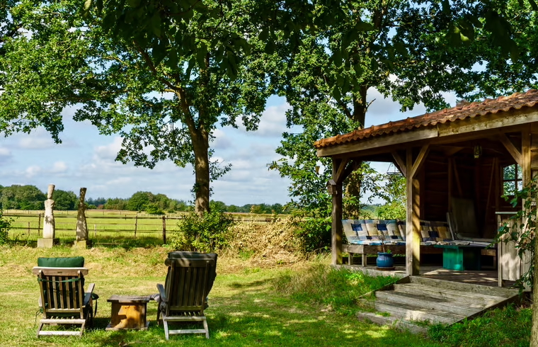 images/23_tuinhuis_stoelen.jpeg